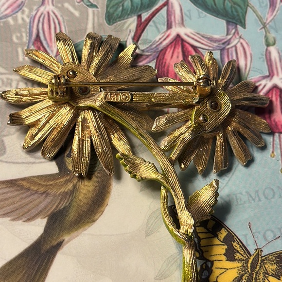 Vintage ART Enamel Daisy Brooch/Pin 2 3/4” x 2 1/2” - Picture 6 of 6